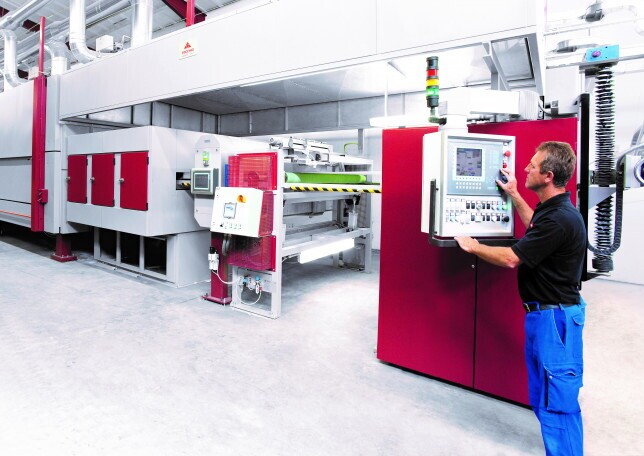Produktionsmitarbeiter (m/w/d) im Bereich Schleifmaschine (HPL Endfertigung), 1. Bild